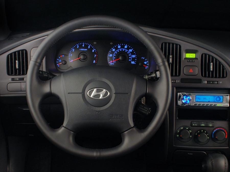  Hyundai Elantra GT 2003 года  (фото 4 из 8)